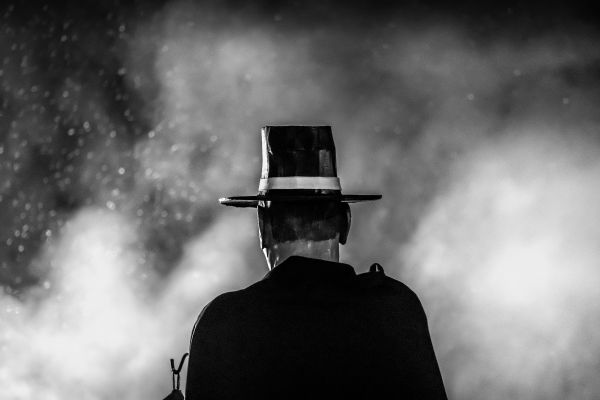 Quel est le meilleur magicien pour une soirée entreprise à Genève : comparatif des 5 meilleurs acteurs